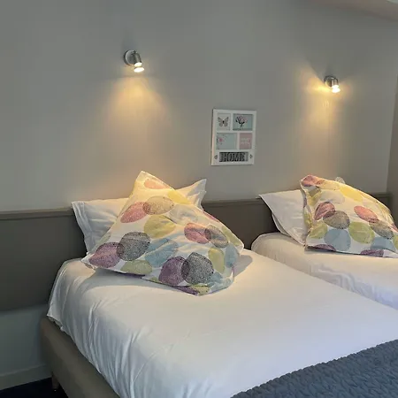 فندق Logis Castel De Mirambel 3*
