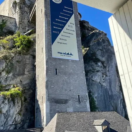 Logis Castel De Mirambel 3*