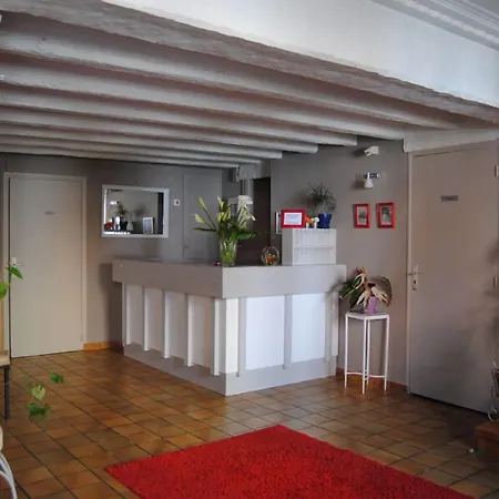 Отель Logis Castel De Mirambel 3*