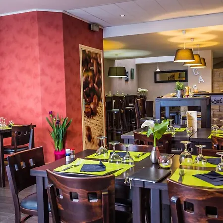 Hotel Logis Castel De Mirambel 3*