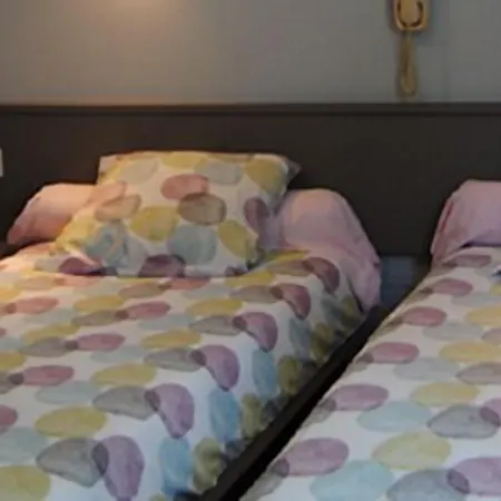 Logis Castel De Mirambel Лурд