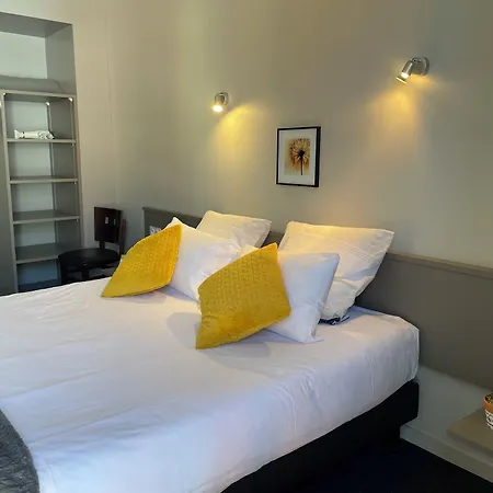 Отель Logis Castel De Mirambel Лурд