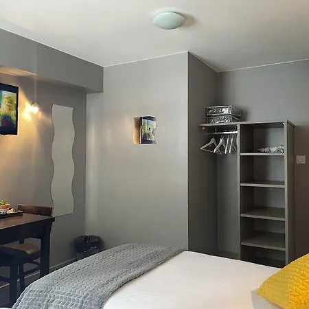 Hotel Logis Castel De Mirambel Lourdes