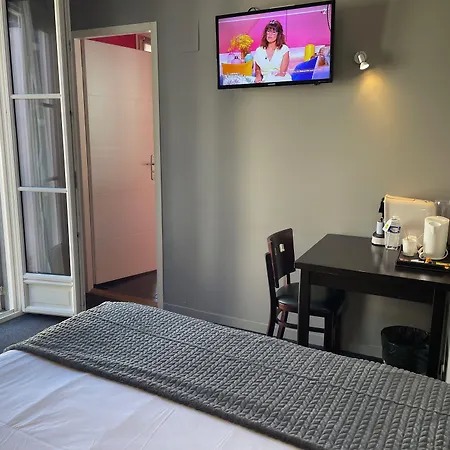 Logis Castel De Mirambel 3*