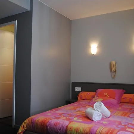 Hotel Logis Castel De Mirambel Lourdes