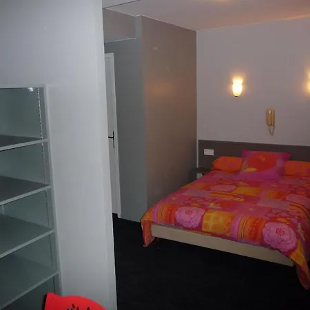 Logis Castel De Mirambel