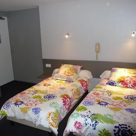 Logis Castel De Mirambel Hotel