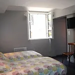 Logis Castel De Mirambel Hotel 3*