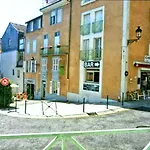 Logis Castel De Mirambel 3*