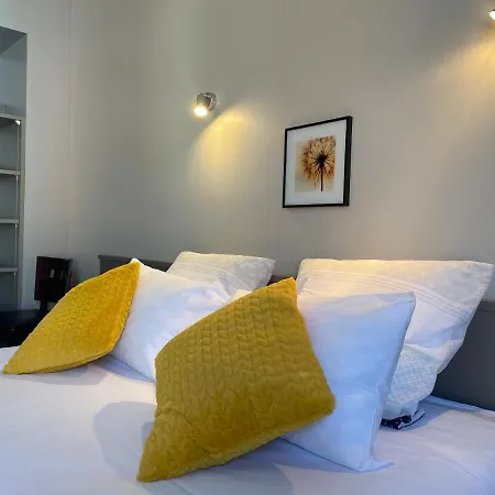 Hotell Logis Castel De Mirambel Lourdes