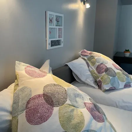 Logis Castel De Mirambel 3* لورد