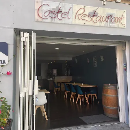 Logis Castel De Mirambel Hotell 3*
