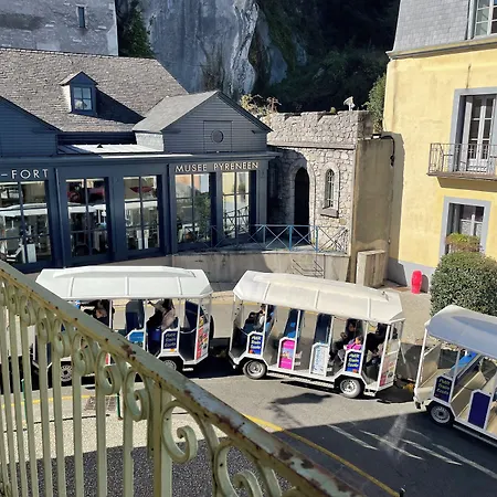 فندق Logis Castel De Mirambel لورد