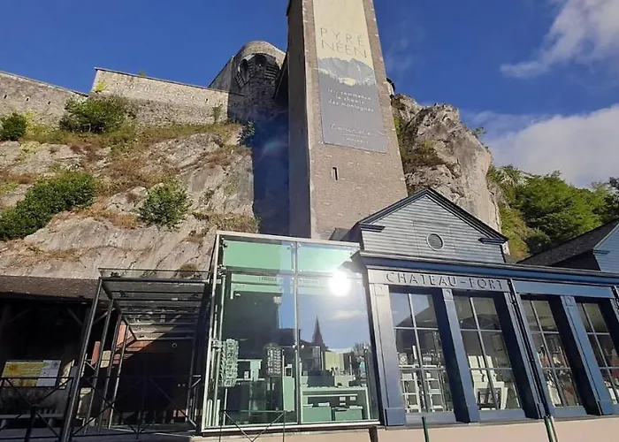 فندق Logis Castel De Mirambel 3*