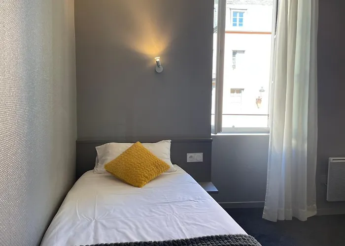 Logis Castel De Mirambel فندق لورد