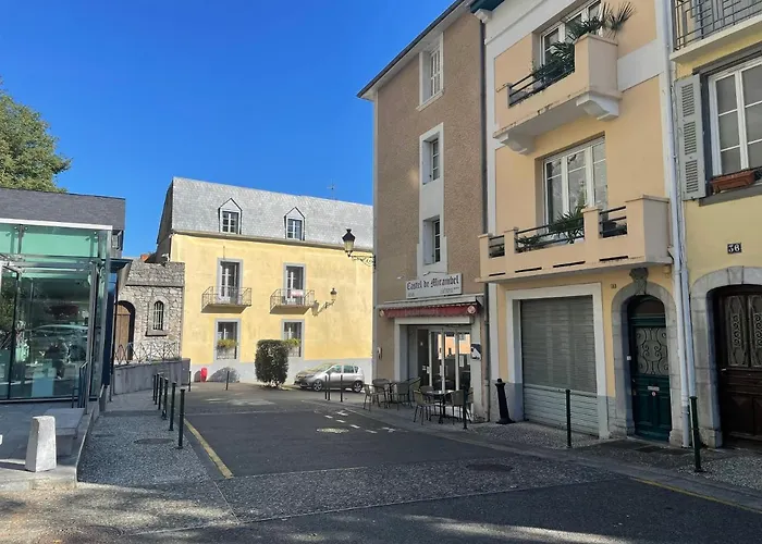 Logis Castel De Mirambel فندق لورد