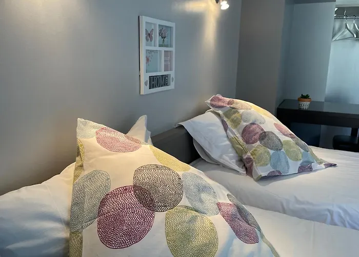 Logis Castel De Mirambel 3* لورد