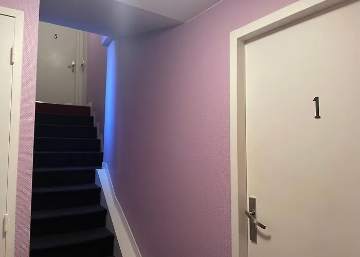 Logis Castel De Mirambel لورد