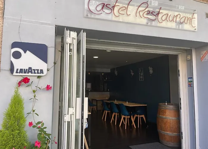 فندق Logis Castel De Mirambel