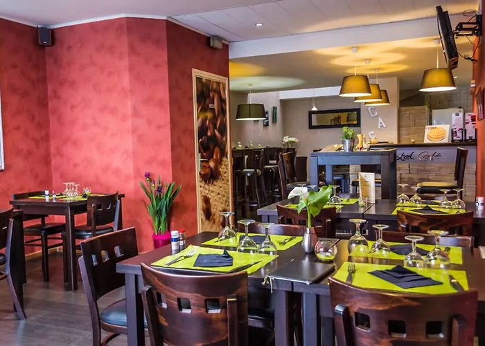 فندق Logis Castel De Mirambel 3*