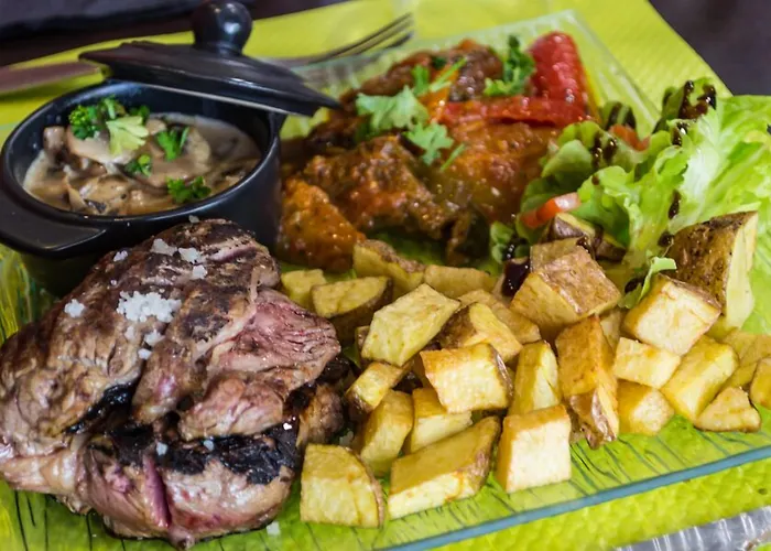 فندق Logis Castel De Mirambel 3*