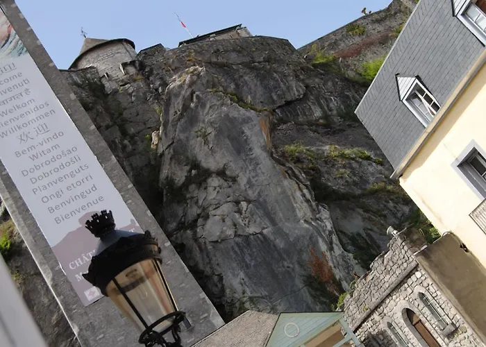 فندق Logis Castel De Mirambel 3*