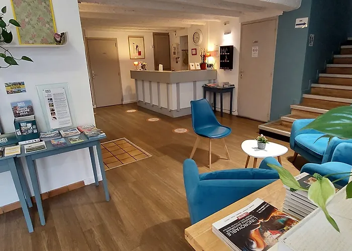 Logis Castel De Mirambel