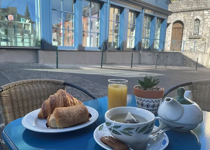 فندق Logis Castel De Mirambel لورد