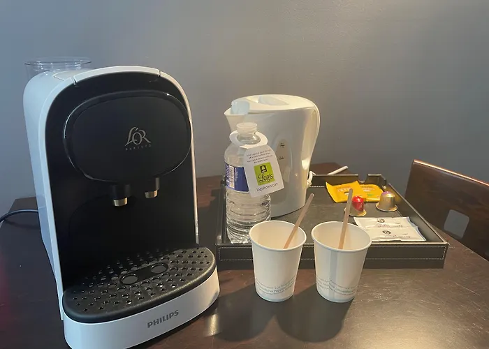 فندق Logis Castel De Mirambel