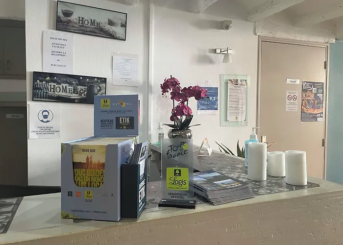 Logis Castel De Mirambel 3* لورد