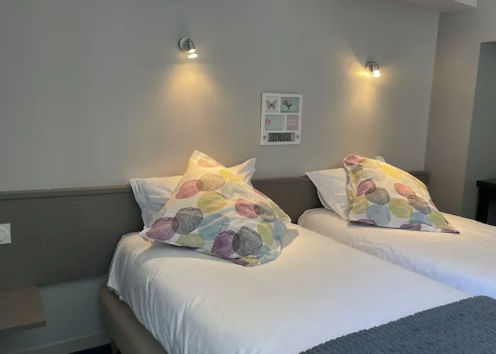 فندق Logis Castel De Mirambel 3*