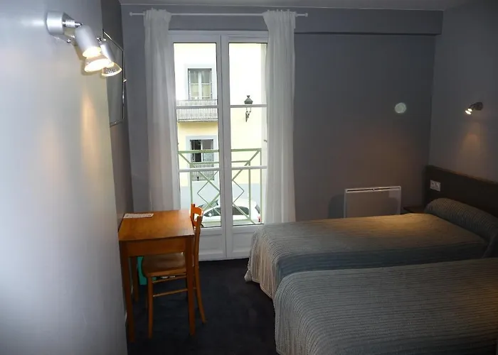 فندق Logis Castel De Mirambel