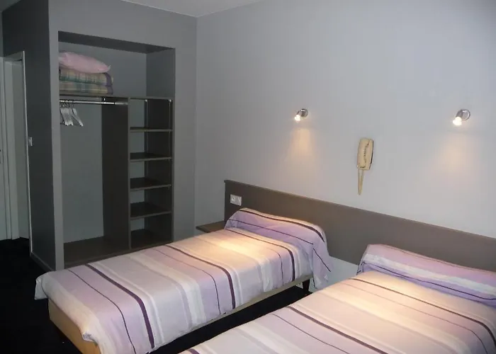 Logis Castel De Mirambel فندق لورد