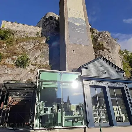 Hotel Logis Castel De Mirambel 3*