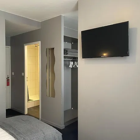 Logis Castel De Mirambel Hotel 3*