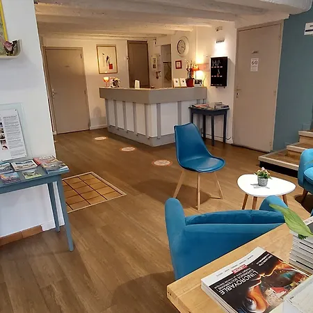 Logis Castel De Mirambel