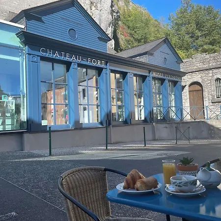 Logis Castel De Mirambel Hotel