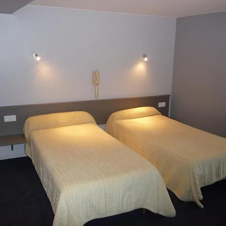 Logis Castel De Mirambel 3* ルルド