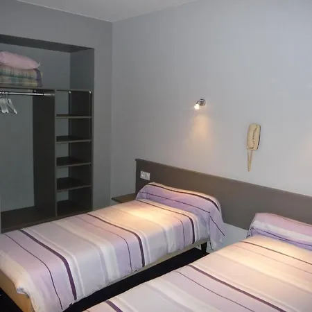 Logis Castel De Mirambel Hotel Lourdes