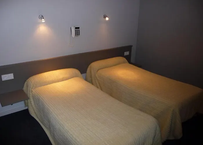 Logis Castel De Mirambel 3* 루르드